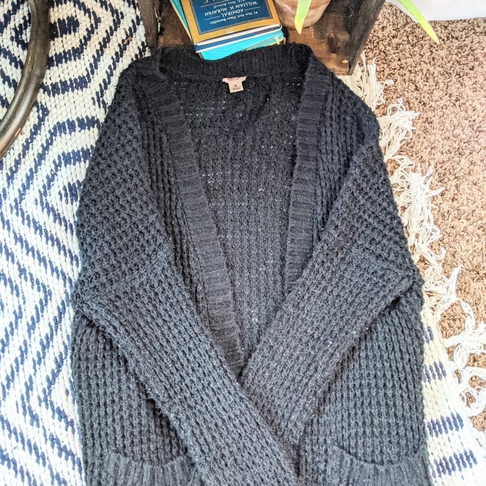 🌿 Black Knit Cardigan